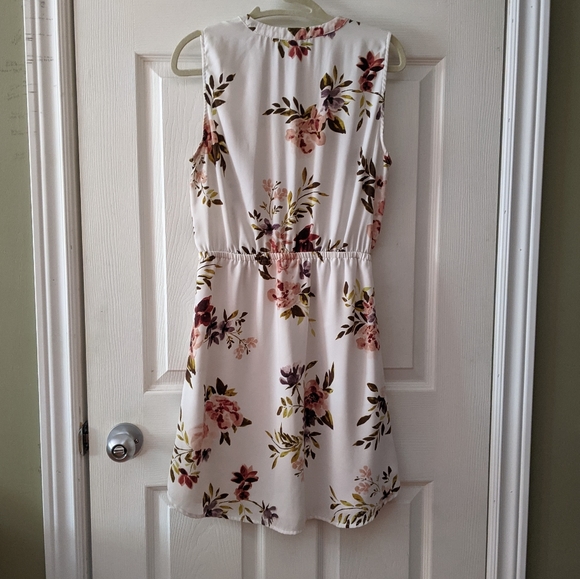 Dynamite white floral dress - Picture 2 of 2